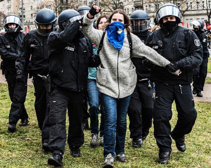 Haben sie denn so mächtige Feinde? Protest- und Solidaritätsdemonstration